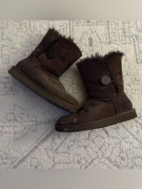 Chestnut Brown Button-Detail Women's Winter Boots